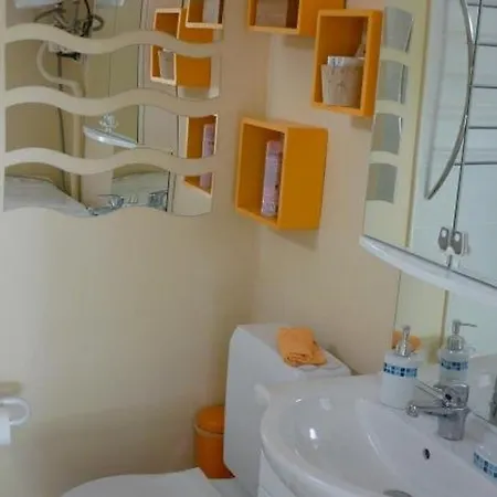 Apartmán T2 Avec Terrasse, Parking, Proche Et Commerces - - Fr-1-782-40 *