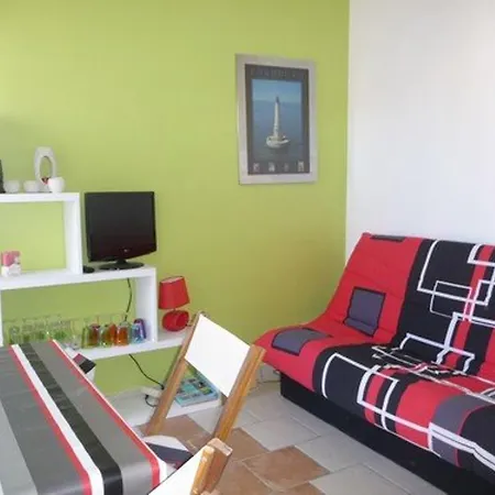 Apartmán T2 Avec Terrasse, Parking, Proche Et Commerces - - Fr-1-782-40