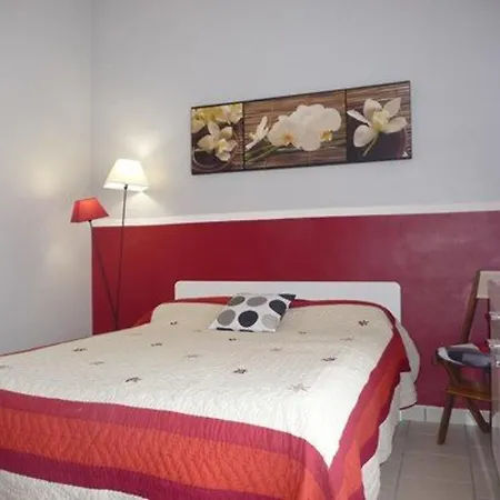 T2 Avec Terrasse, Parking, Proche Et Commerces - - Fr-1-782-40