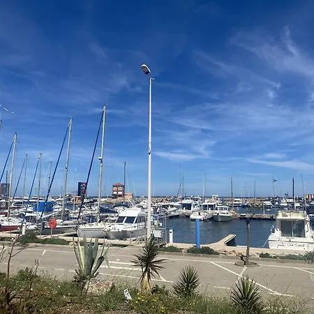 T2 Avec Terrasse, Parking, Proche Et Commerces - - Fr-1-782-40 Apartment