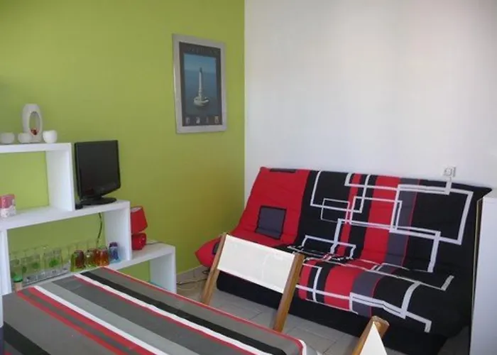T2 Avec Terrasse, Parking, Proche Et Commerces - - Fr-1-782-40 Lägenhet