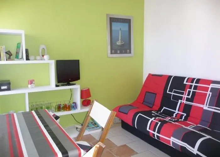 Lägenhet T2 Avec Terrasse, Parking, Proche Et Commerces - - Fr-1-782-40