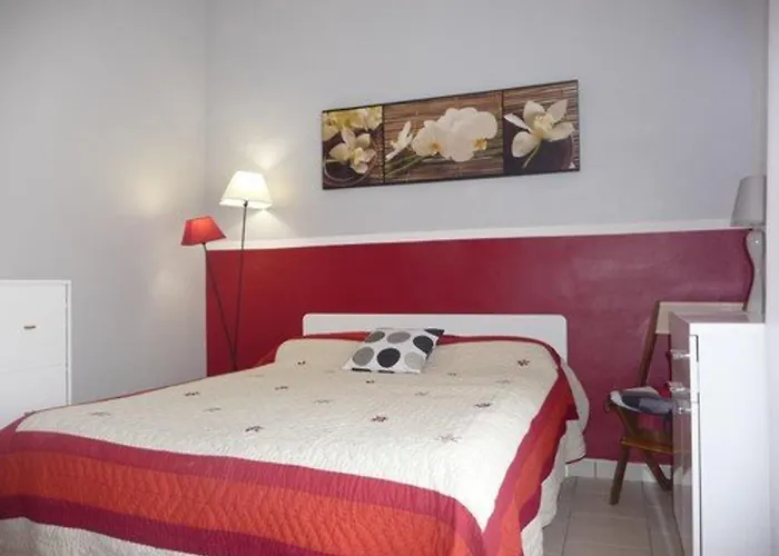 T2 Avec Terrasse, Parking, Proche Et Commerces - - Fr-1-782-40