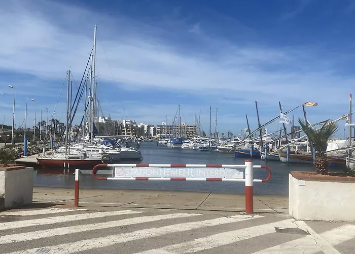 T2 Avec Terrasse, Parking, Proche Et Commerces - - Fr-1-782-40 *